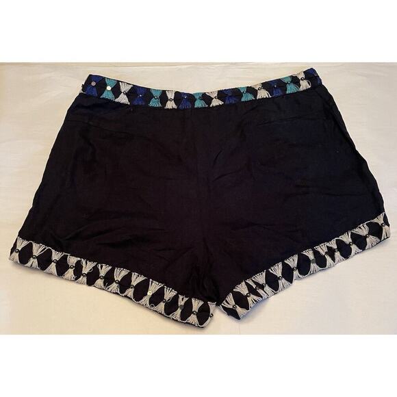 Free People F028P922 Black Petal Embellished Linen Shorts Size 2R MSRP $128 - Picture 6 of 9